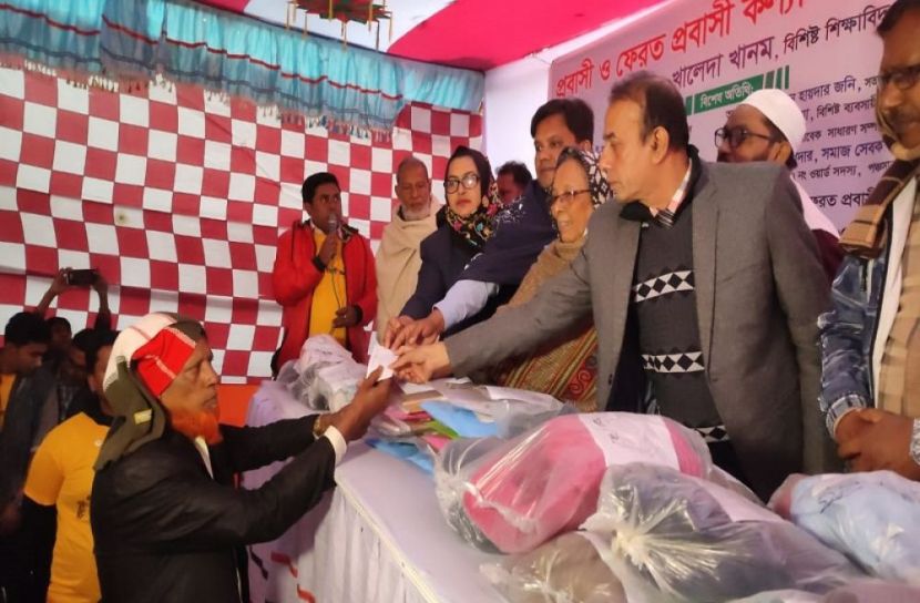 মুন্সীগঞ্জে যুব পরিষদের শীতবস্ত্র বিতরণ