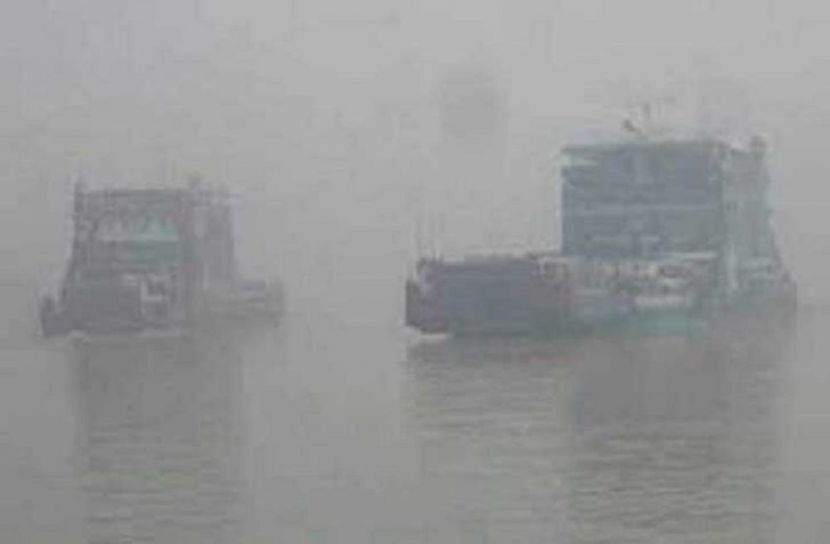 দৌলতদিয়ায় ফেরি চলাচল বন্ধ