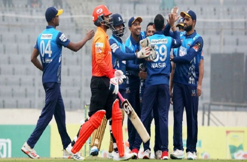 ঢাকার বিপক্ষে খুলনার ১১৩ রান