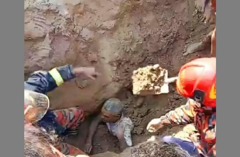 মাটির নিচে চাপা পড়ে জীবিত উদ্ধার