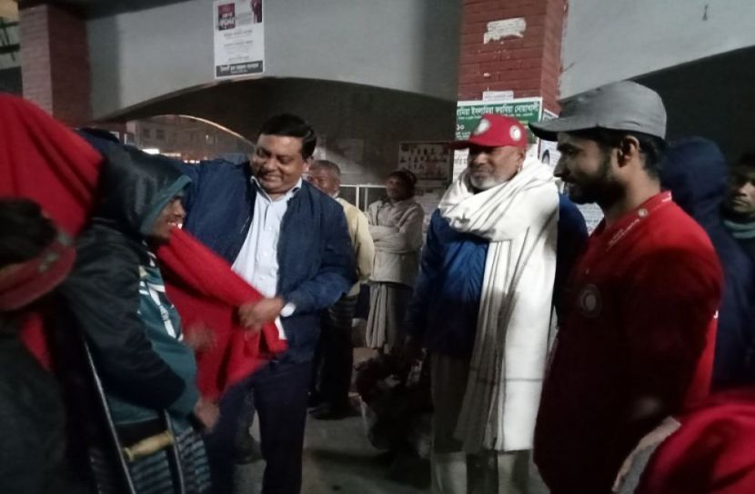 নোয়াখালীতে রেড ক্রিসেন্টের শীতবস্ত্র বিতরণ
