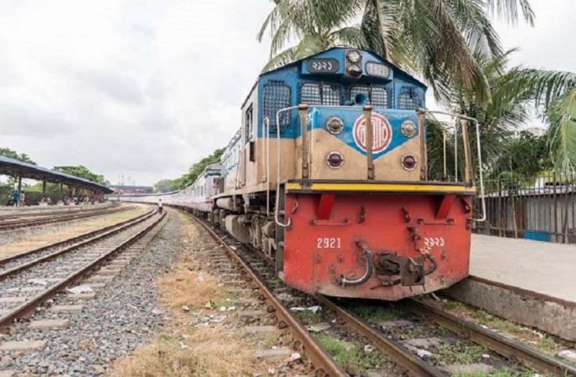 ট্রেনে কাটা পড়ে মা-মেয়ের মৃত্যু