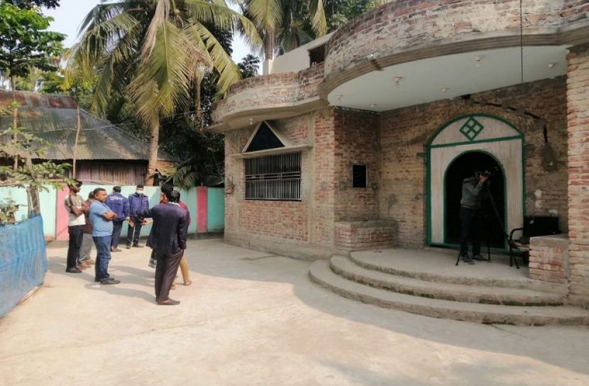 নেতাকে মারধর, বাড়িতে ঢুকে গুলি-ভাংচুর