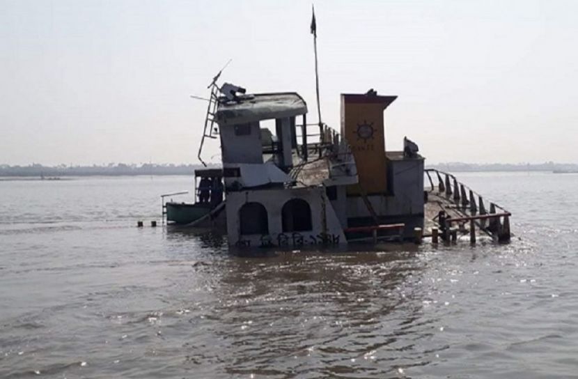 ডুবে গেলো সার বোঝাই কার্গো