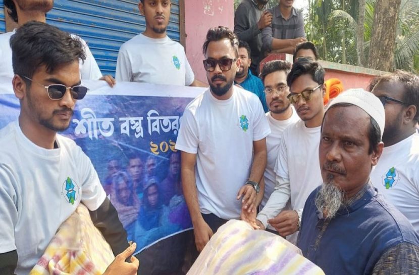অভিনেতা পলাশের শীতবস্ত্র বিতরণ
