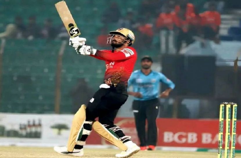 খুলনাকে ১৬৬ রানের টার্গেট দিল কুমিল্লা