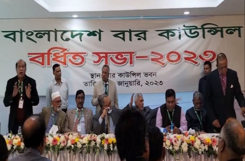 বার কাউন্সিলের সভায় আইনজীবীদের হট্টগোল