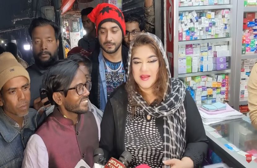 গভীর রাতে হিরো আলমের সঙ্গে মুনমুন