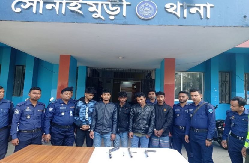 আগ্নেয়াস্ত্র ও চোরাই মোটরসাইকেলসহ গ্রেফতার ৫