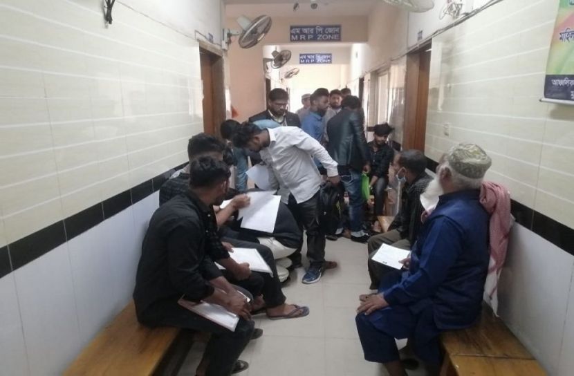 পাসপোর্ট অফিসে সাংবাদিককে হেনস্থা