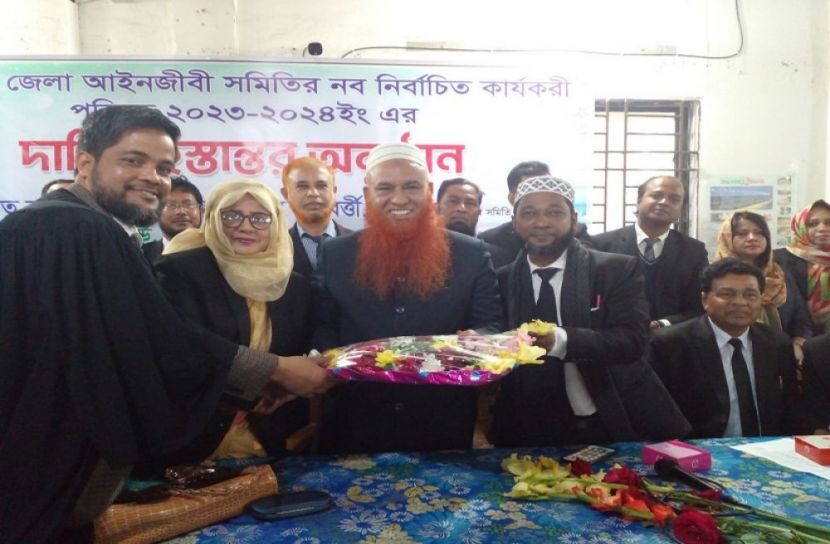 মুন্সীগঞ্জ আইনজীবী সমিতির ক্ষমতা হস্তান্তর