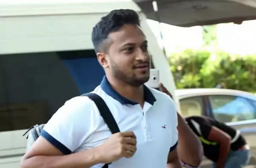 দেশে ফিরলেন সাকিব