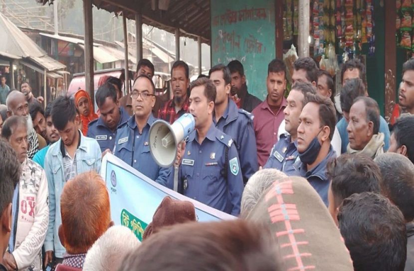 পুলিশের জনসচেতনতা মূলক পথসভা
