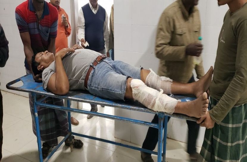শিক্ষকসহ ২ জনকে কুপিয়ে জখম