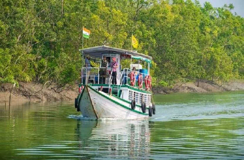 সুন্দরবনে ১০ পর্যটক উদ্ধার
