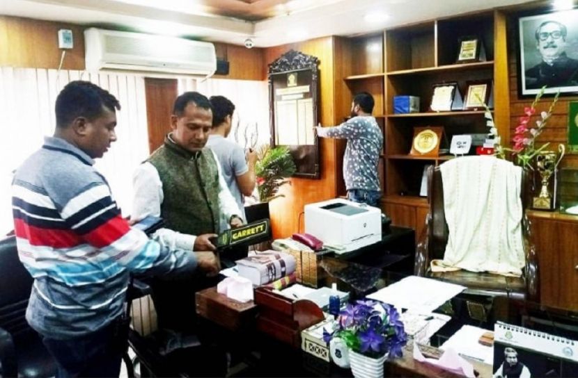 ইবি উপাচার্যের কার্যালয়ে তল্লাশি