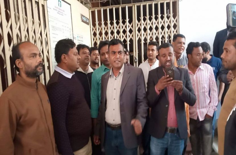 অডিও'র জেরে আবারো উপাচার্য কার্যালয়ে তালা 