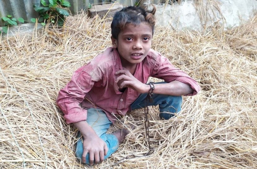 সুপারি চুরির অপবাদে বাবা ও ছেলেকে রাতভর নির্যাতন!
