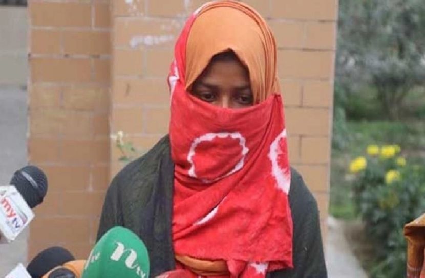 অভিযুক্তরা হাতে-পায়ে ধরে ক্ষমা চেয়েছে