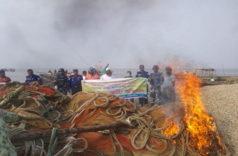 বোরহানউদ্দিনে পাইজালসহ নৌকা জব্দ