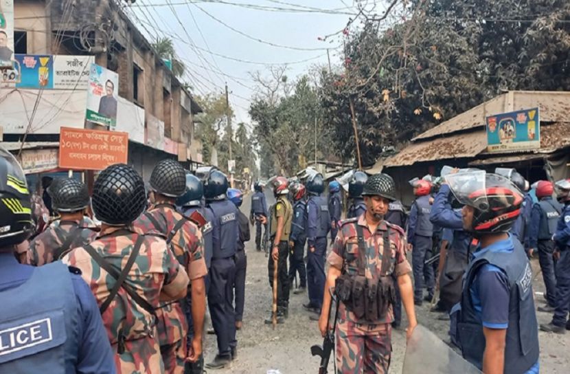 পুলিশ-মুসল্লি সংঘর্ষে নিহত ২