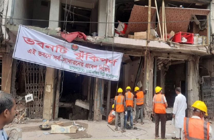 ধসে পড়া ঠেকাতে কাজ চলছে