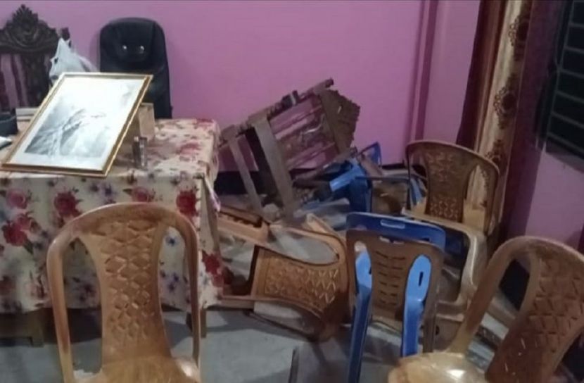 চেয়ারম্যানের অফিস ভাঙচুরের অভিযোগ