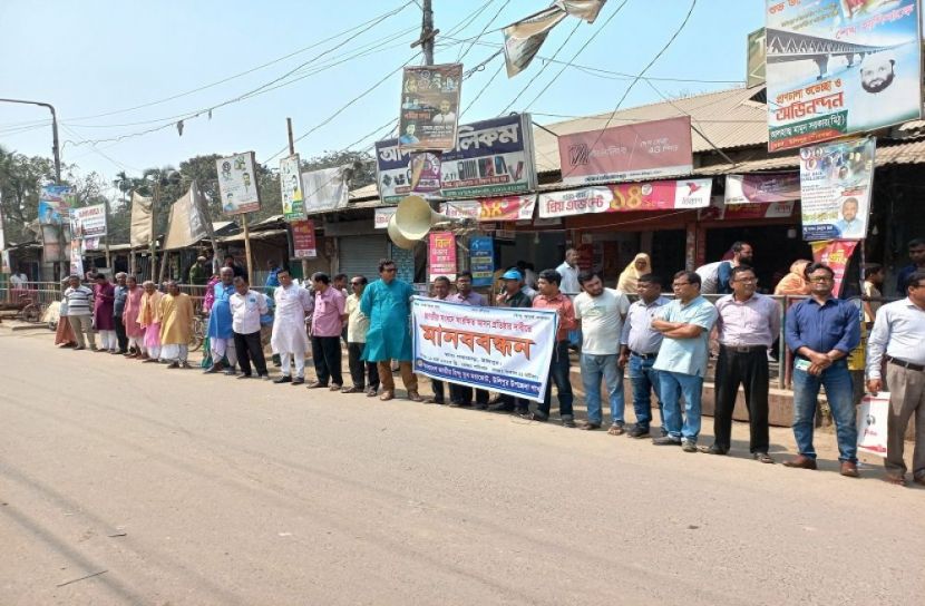 উলিপুরে সংরক্ষিত আসনের দাবীতে মানববন্ধন