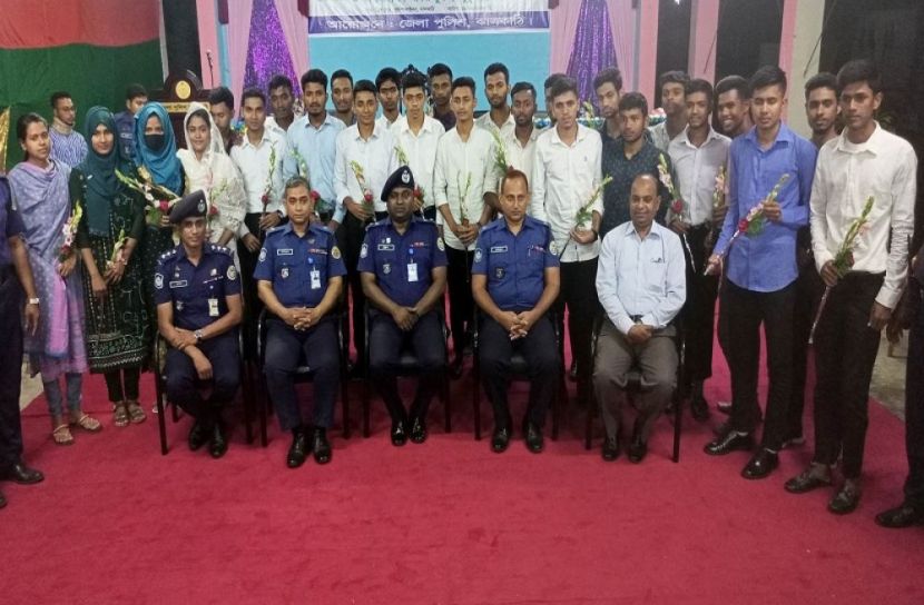 ১২০ টাকায় পুলিশে চাকুরী পেলো ২৬ নারী-পুরুষ