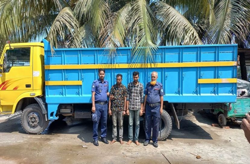 নোয়াখালীতে লাখ টাকাসহ ২ ডাকাত গ্রেফতার