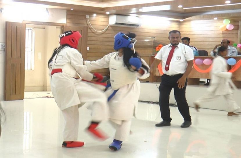 কিশোরীদের আত্মরক্ষায় কারাতে প্রতিযোগিতা