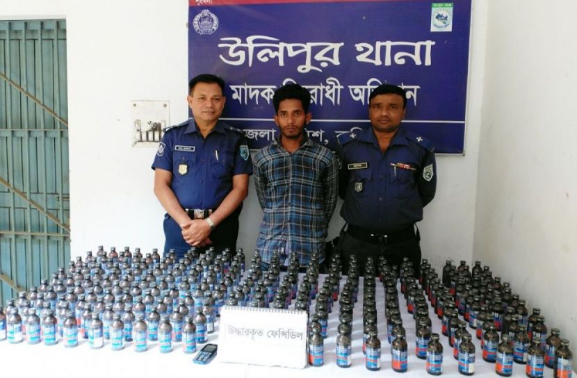 ফেন্সিডিলসহ মাদক ব্যবসায়ী আটক