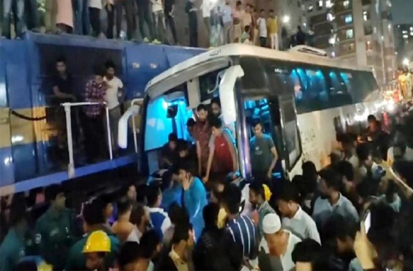 মালিবাগে বাস-ট্রেন সংঘর্ষ