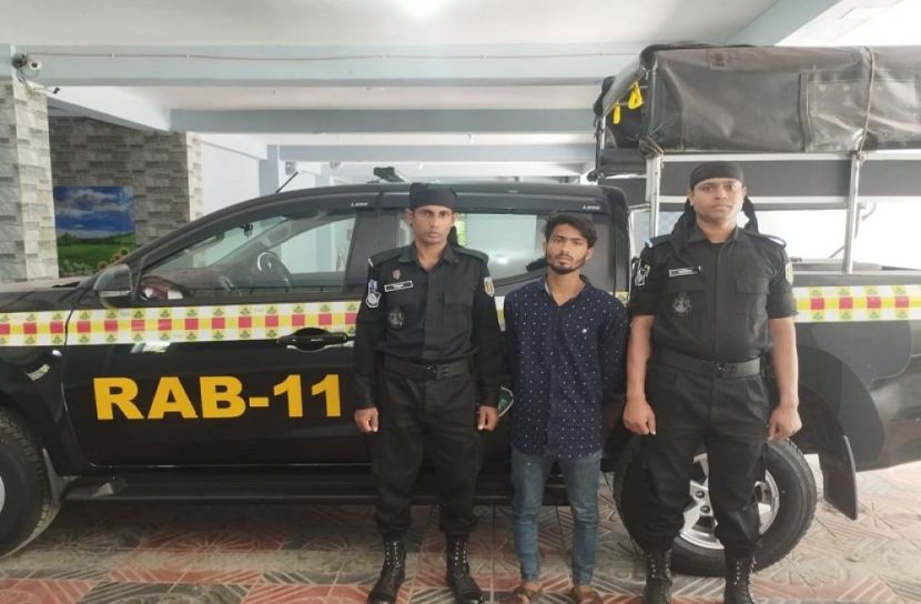 নোয়াখালীতে আগ্নেয়াস্ত্র-গুলিসহ যুবক গ্রেফতার
