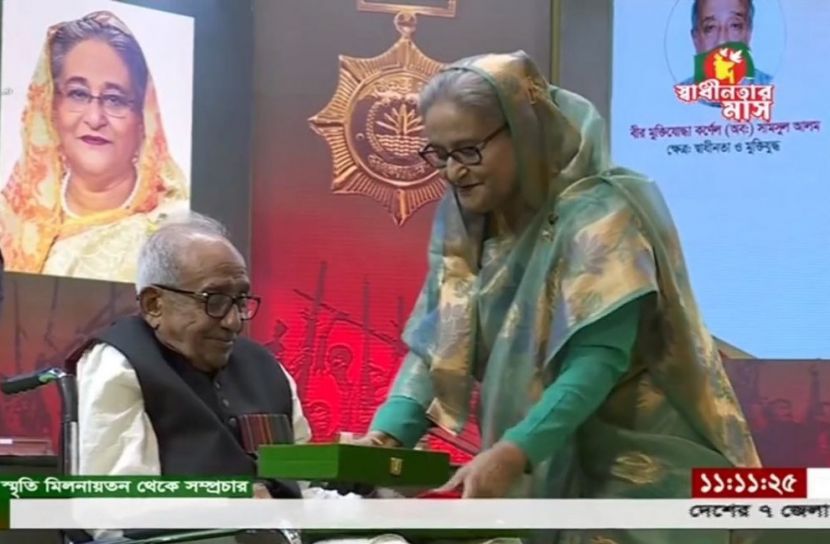 স্বাধীনতা পুরস্কার দিলেন প্রধানমন্ত্রী