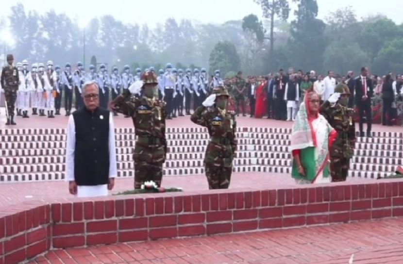 স্মৃতিসৌধে রাষ্ট্রপতি-প্রধানমন্ত্রীর শ্রদ্ধা