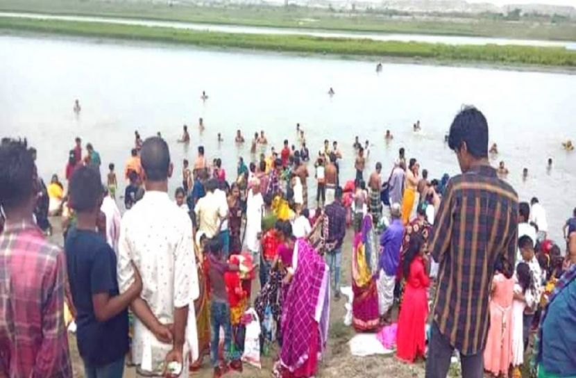 ব্রহ্মপুত্র নদে অষ্টমীর স্নানে পূণ্যার্থীদের ঢল