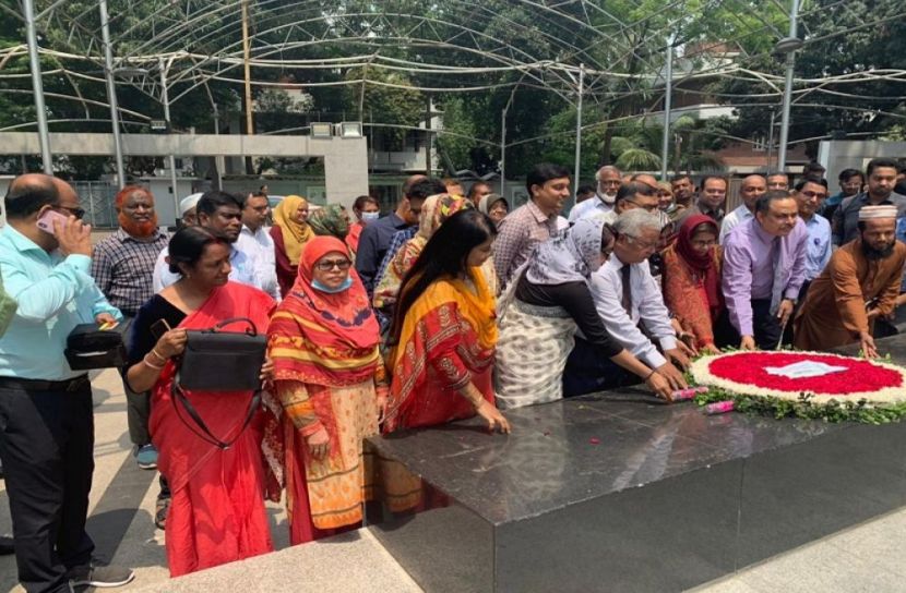 বঙ্গবন্ধু স্মৃতি যাদুঘরে শ্রদ্ধা
