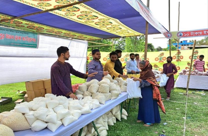 ১০ টাকায় ইফতার বাজার