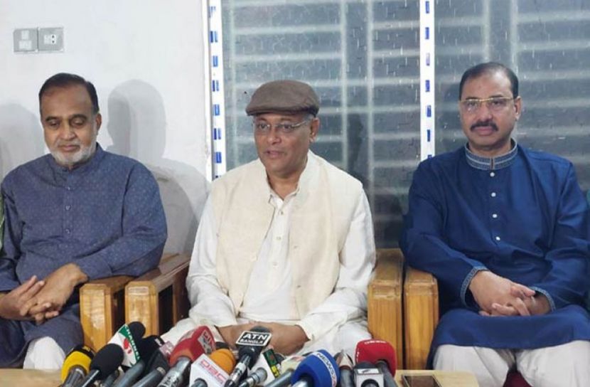 সংবাদ সম্মেলনে বক্তব্য রাখছেন তথ্য ও সম্প্রচার মন্ত্রী ড. হাছান মাহমুদ (ছবি : সংগৃহীত)