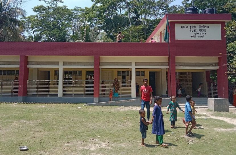 অনুপস্থিতির সত্যতা পেয়ে শিক্ষককে শোকজ