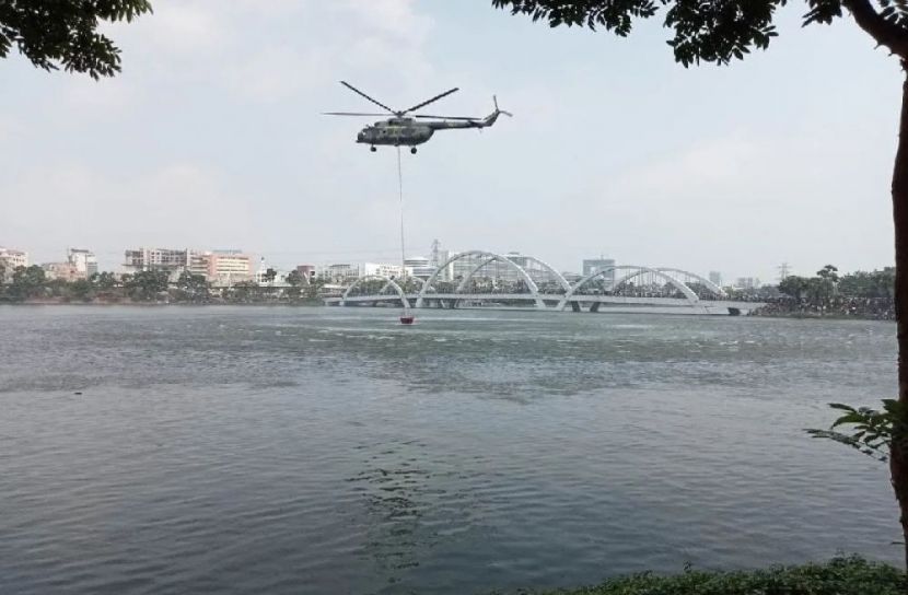 হাতিরঝিল থেকে পানি যাচ্ছে বঙ্গবাজারে 