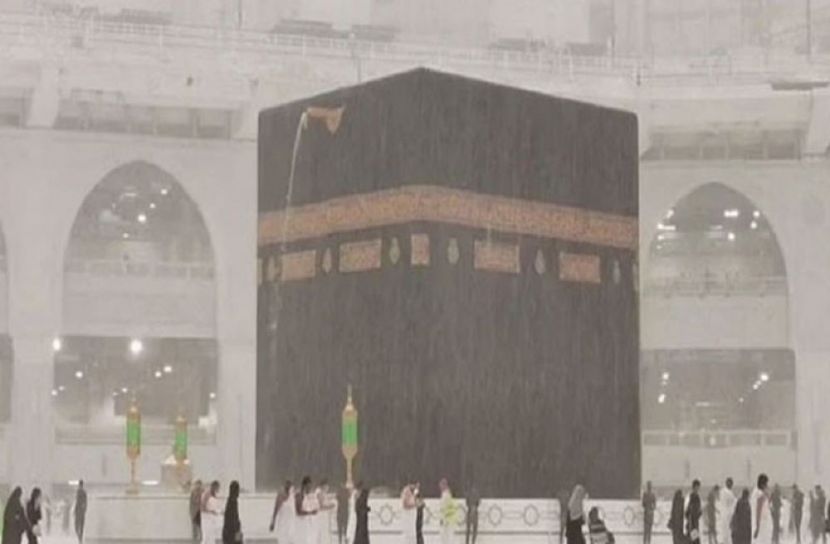 পবিত্র কাবায় প্রশান্তির বৃষ্টি