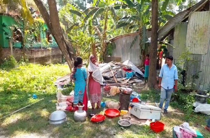 ঝালকাঠিতে বসতঘরে হামলা ভাঙচুর ও লুটপাট