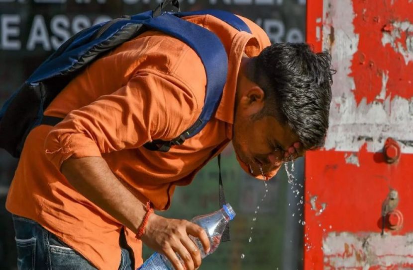 ভ্যাপসা গরমে হাঁসফাঁস জনজীবন