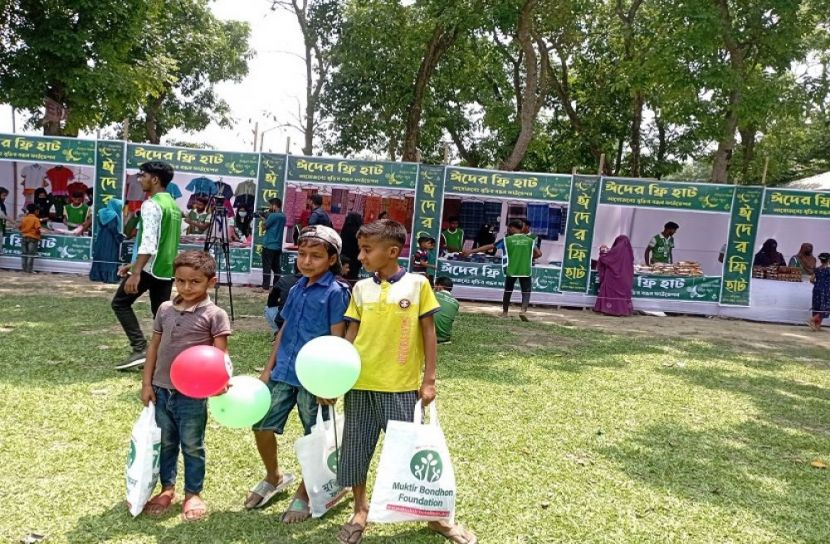 ফ্রি হাটে ঈদের কেনাকাটা 