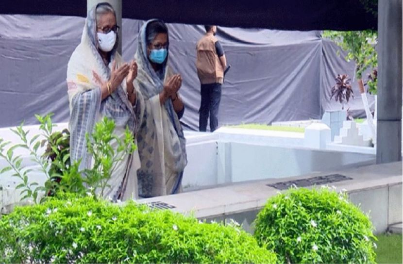 কবর জিয়ারত করলেন প্রধানমন্ত্রী