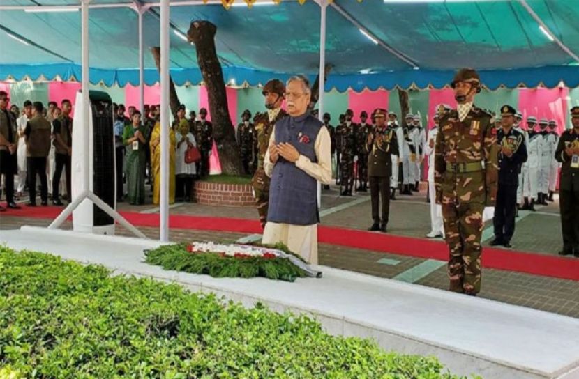 বঙ্গবন্ধুর সমাধিতে শ্রদ্ধা জানালেন রাষ্ট্রপতি