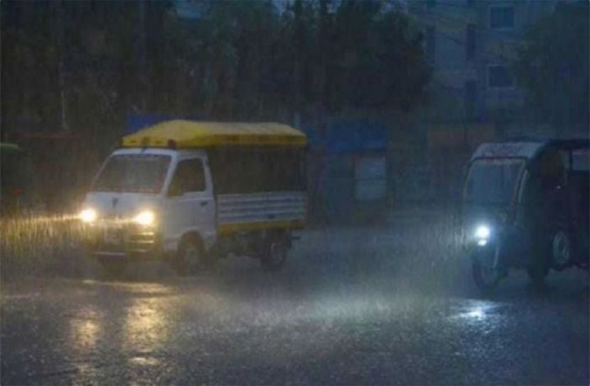 রাজধানীতে কালবৈশাখীর তাণ্ডব