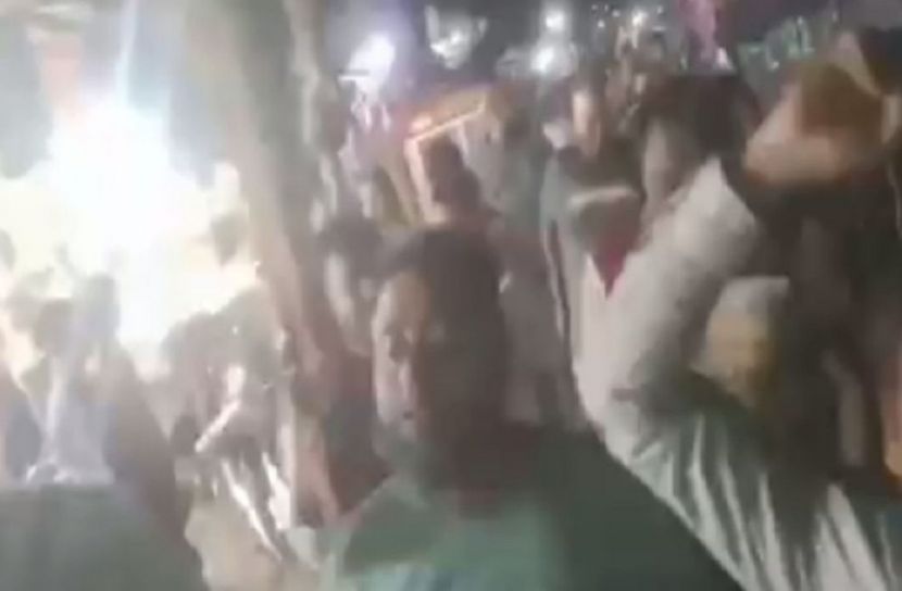 সাবেক ইউপি চেয়ারম্যানের বিরুদ্ধে ঝাড়ু মিছিল